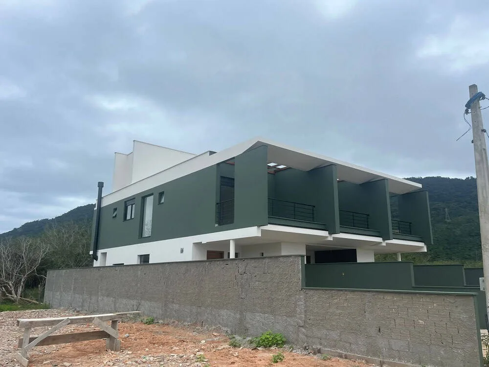 Nazaré Eco Residence: Premium House with Private Garden in Florianópolis