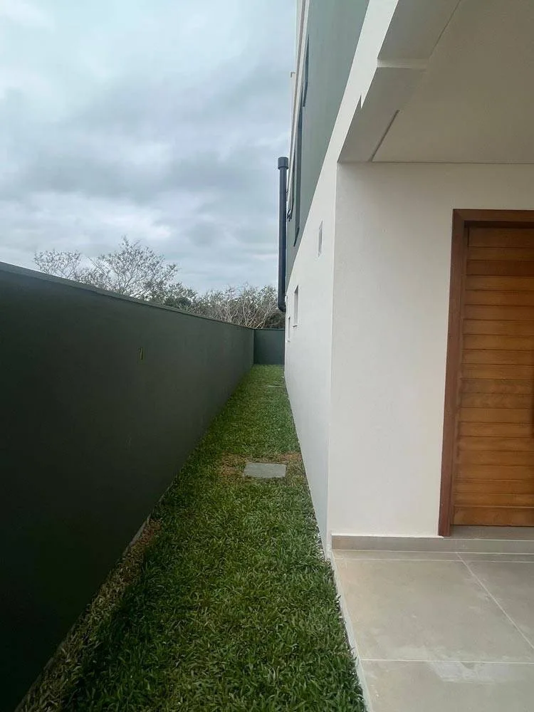 Nazaré Eco Residence: Premium House with Private Garden in Florianópolis