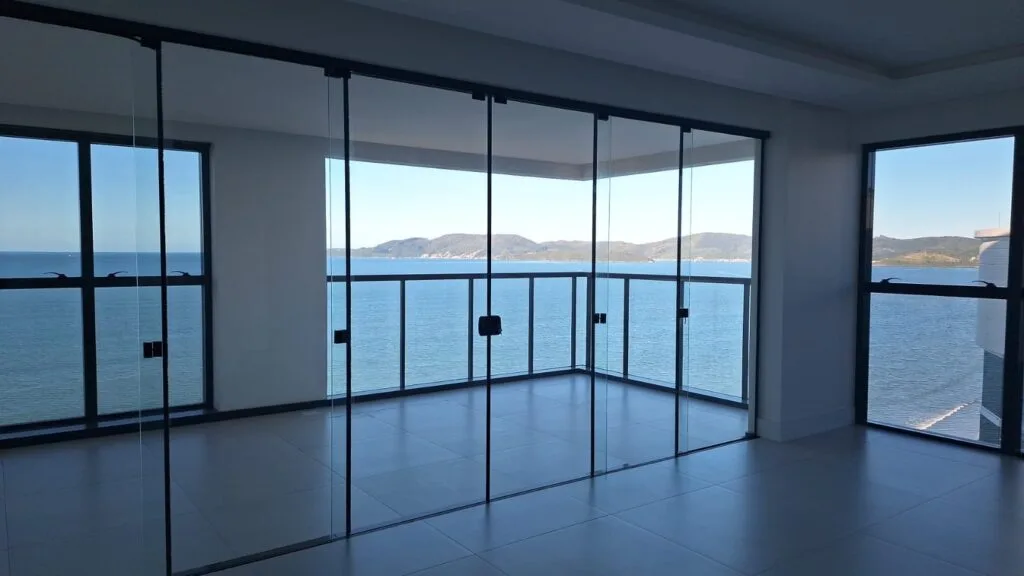 Saint Laurent Residence: Luxury Oceanfront House in Itapema