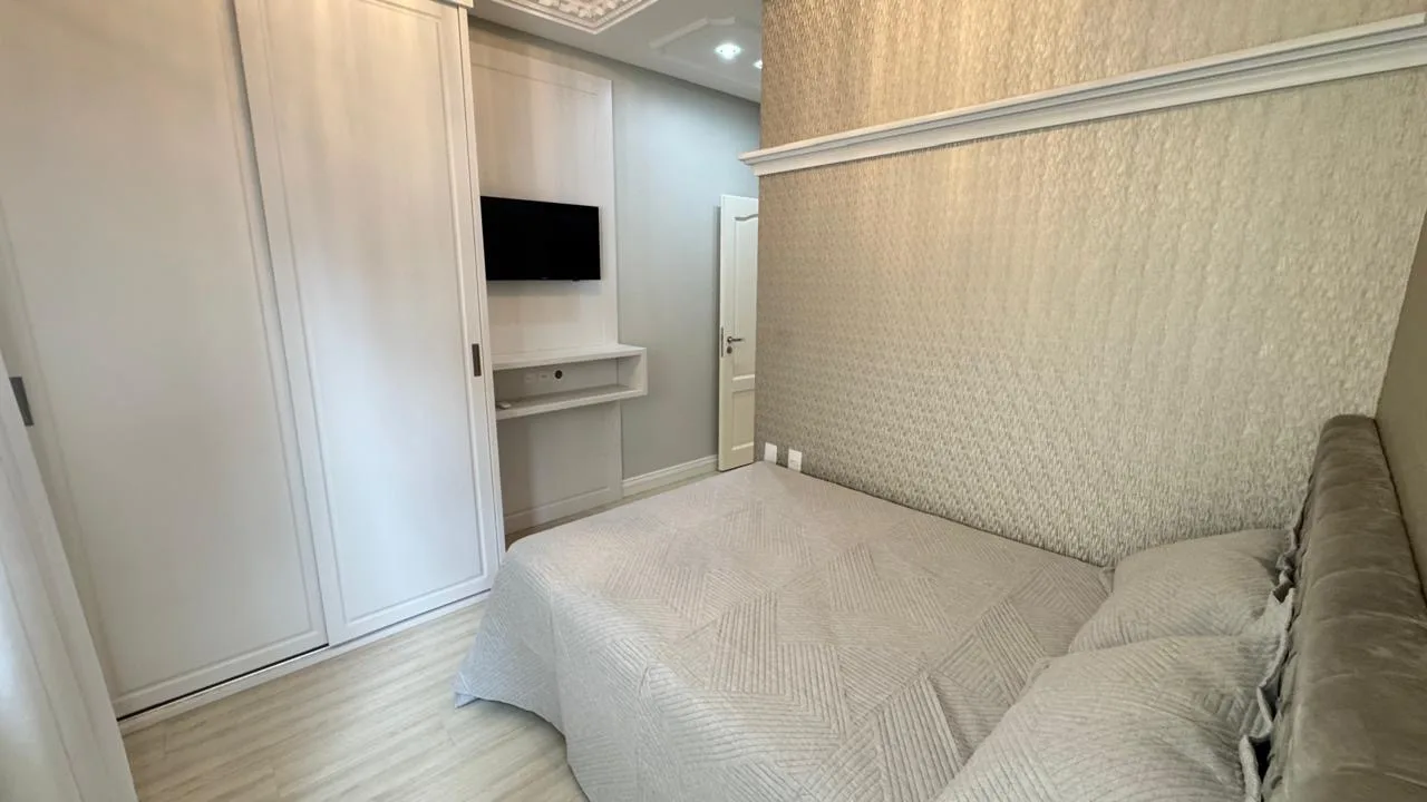 Ville de France: Luxury Oceanfront Apartment in Itapema