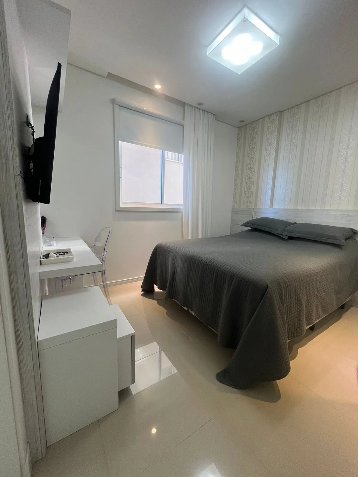 Infinity Blue: Luxury Oceanfront Apartment in Itapema