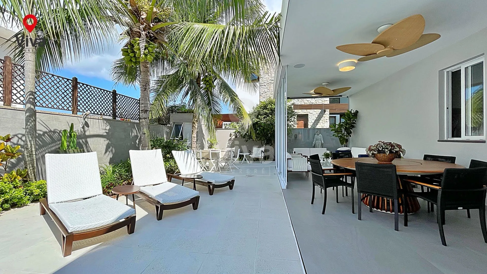 Jurerê Internacional: Ultra-Luxury Beachside House in Florianópolis