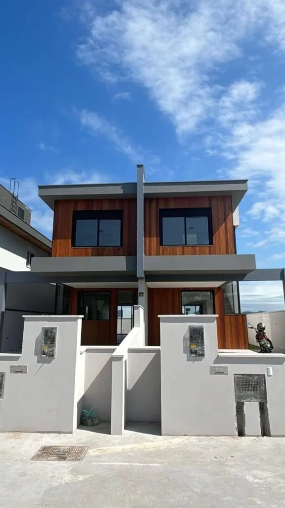 Saint Tropez Eco Residence: Premium House with Private Garden in Florianópolis