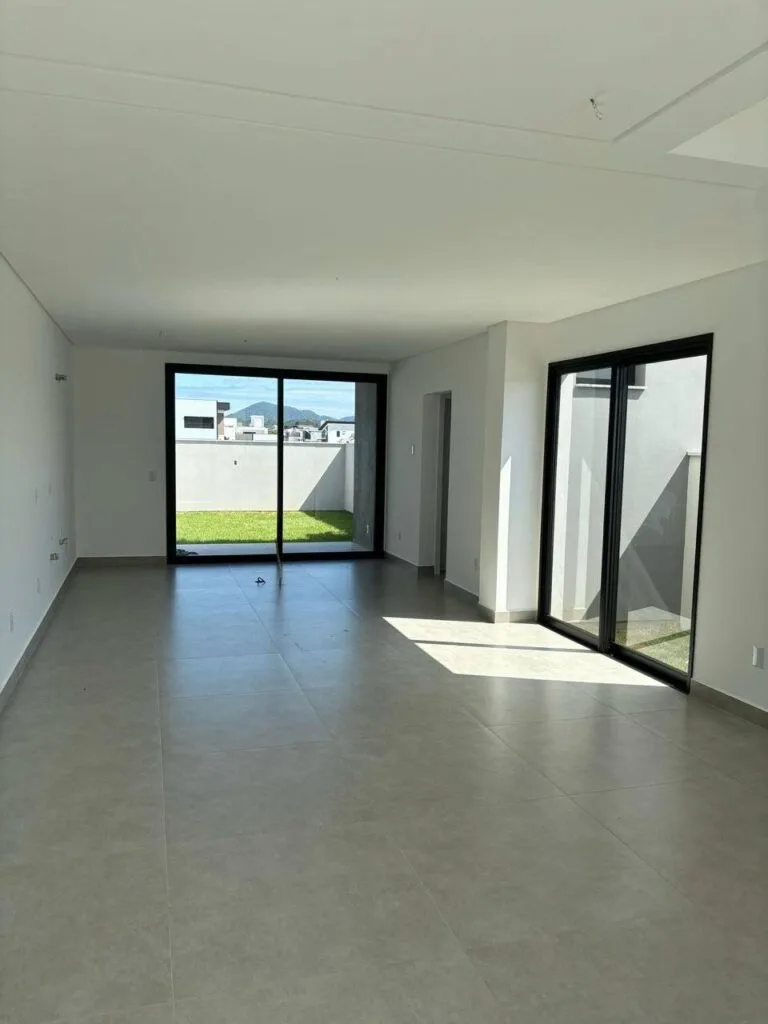 Saint Tropez Eco Residence: Premium House with Private Garden in Florianópolis