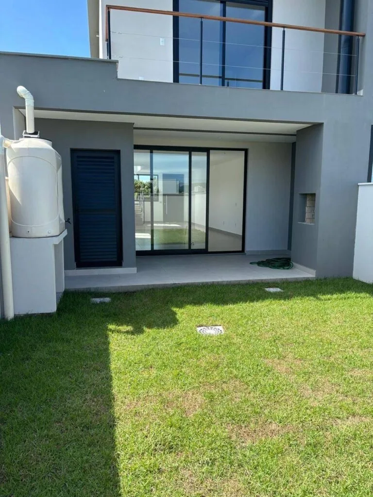 Saint Tropez Eco Residence: Premium House with Private Garden in Florianópolis