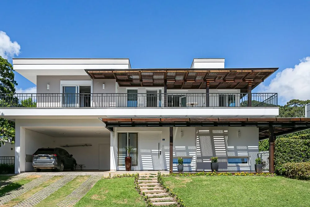 Porto da Lagoa: Ultra-Luxury Residence with Lagoon Vistas in Florianópolis