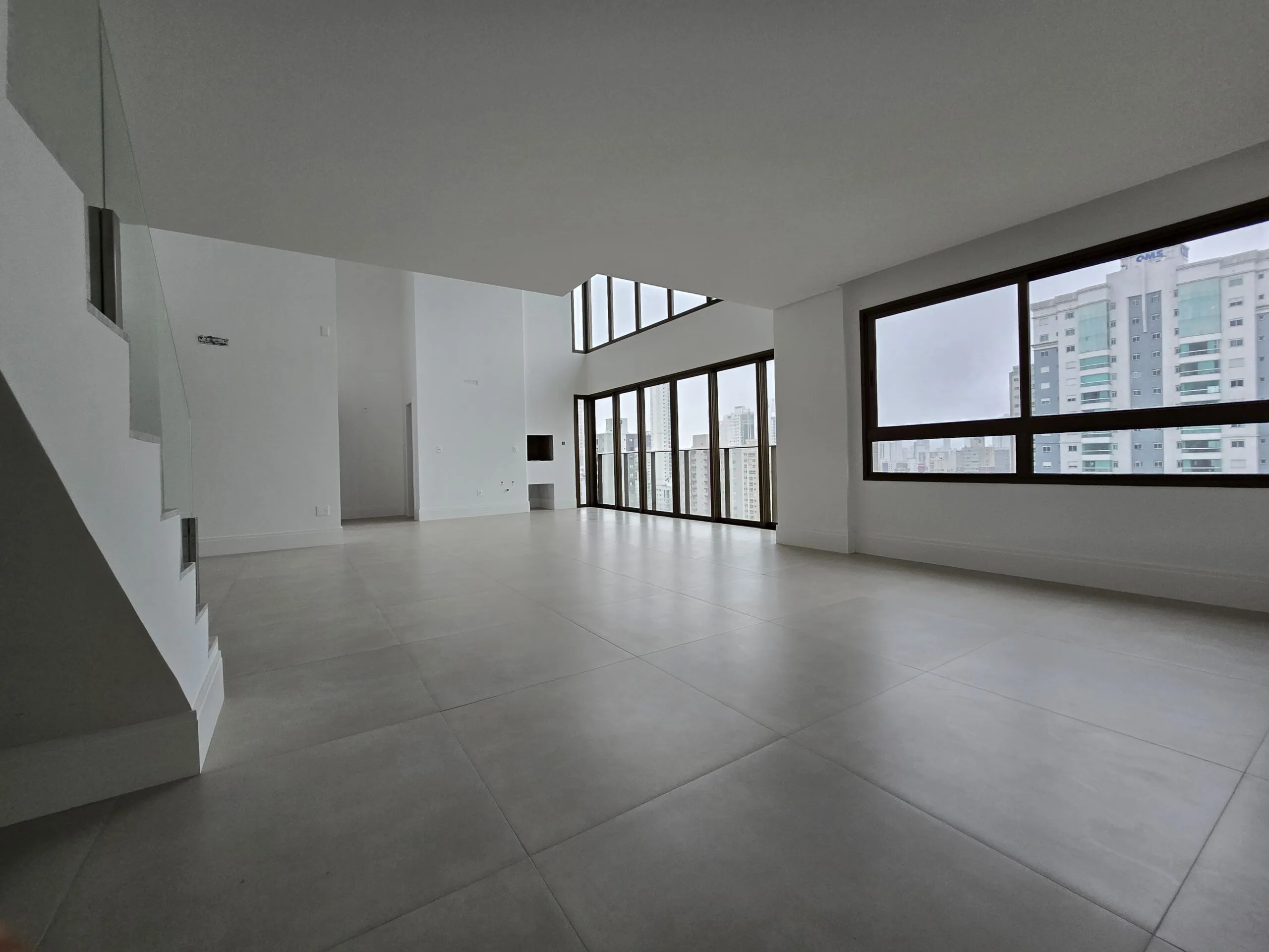 Admirá by Arrka: Luxury Duplex with Rooftop Resort in Balneário Camboriú