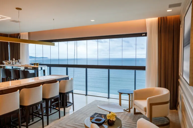 CNA Cartier Residence: Ultra-Luxury Oceanfront Apartment in Meia Praia — Meia Praia, Itapema