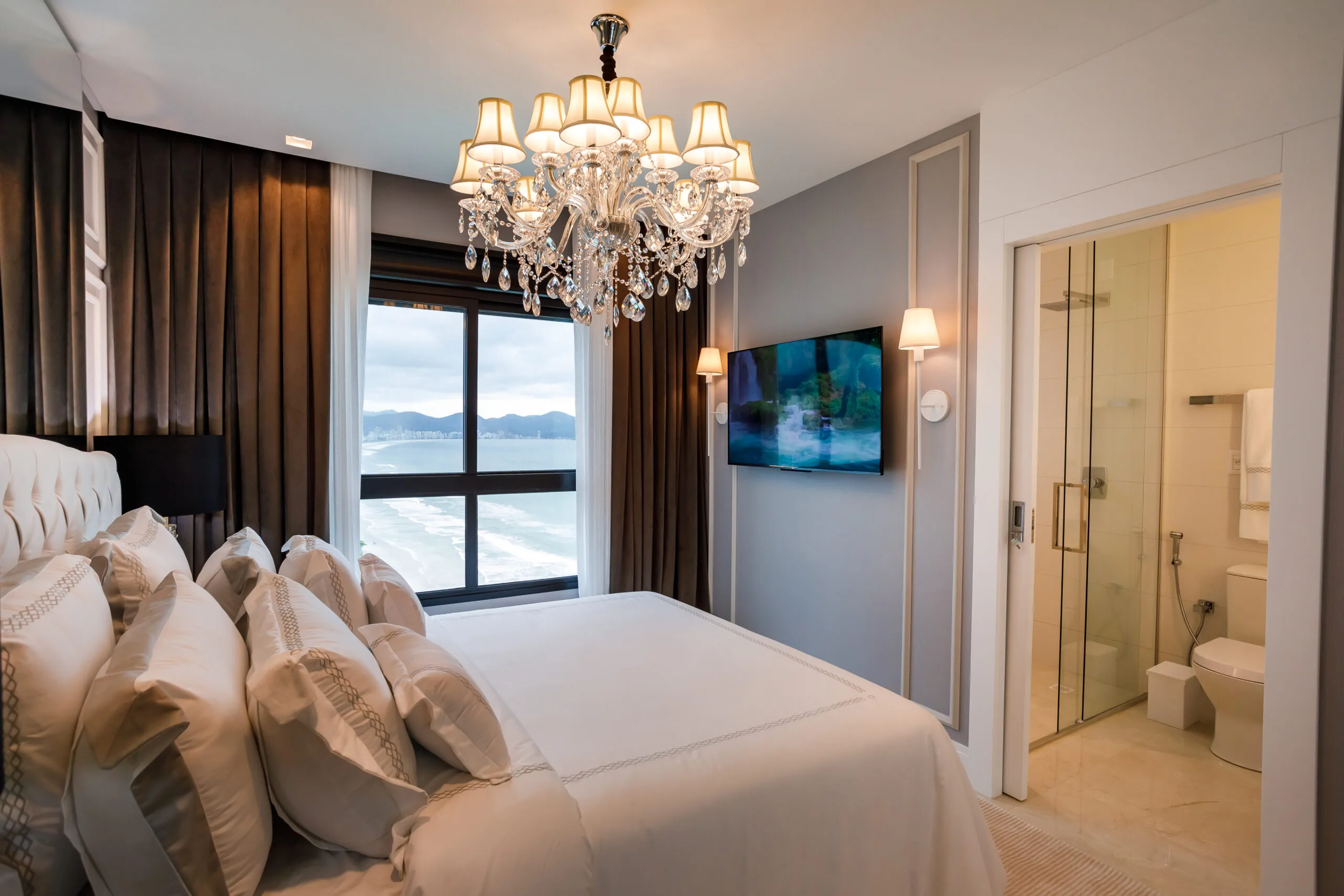 CNA Cartier Residence: Ultra-Luxury Oceanfront Apartment in Meia Praia
