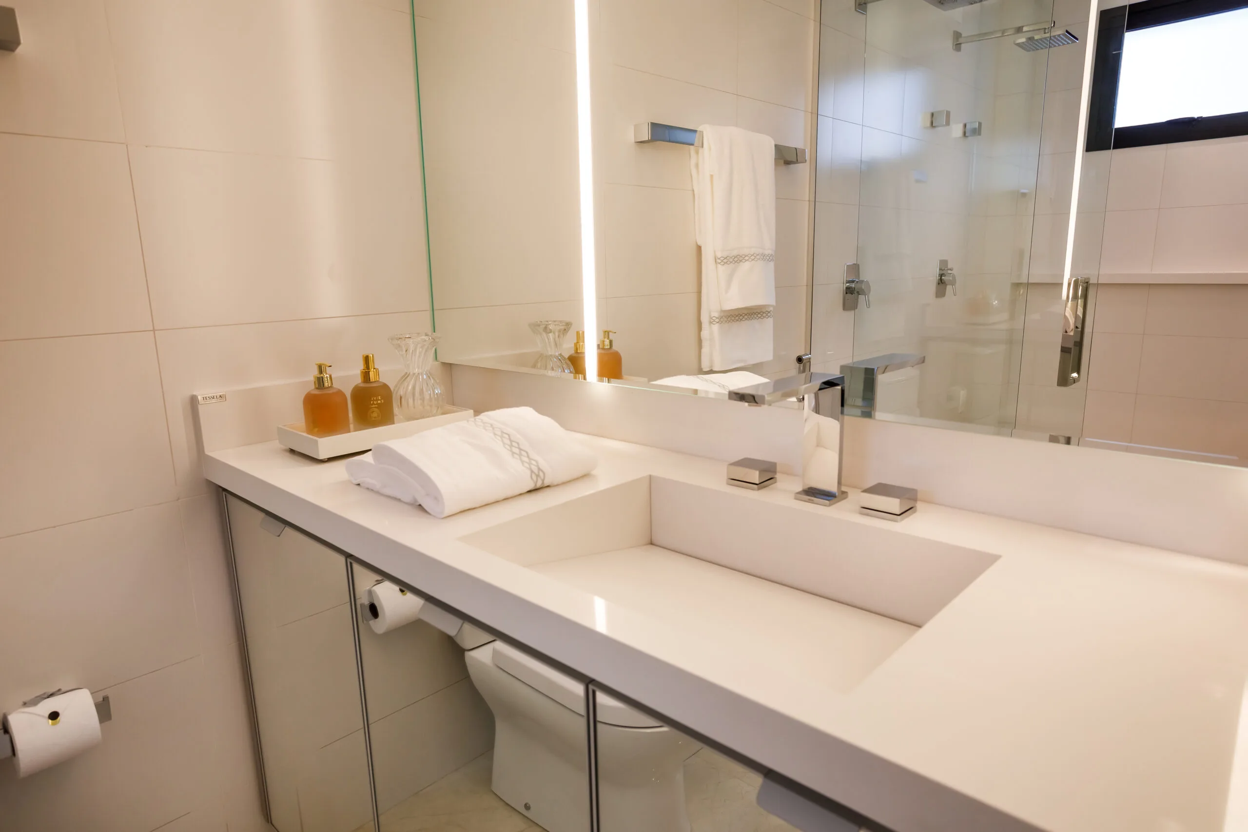CNA Cartier Residence: Ultra-Luxury Oceanfront Apartment in Meia Praia