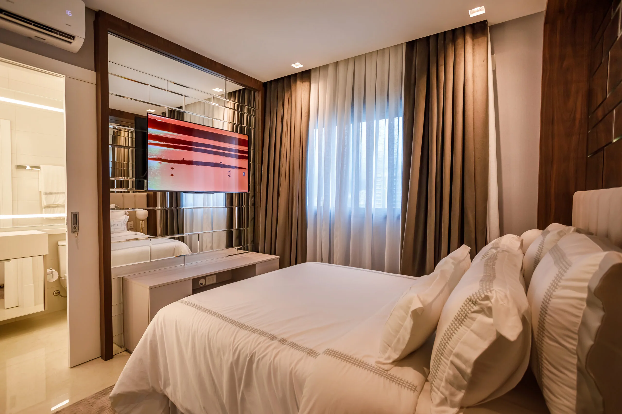 CNA Cartier Residence: Ultra-Luxury Oceanfront Apartment in Meia Praia
