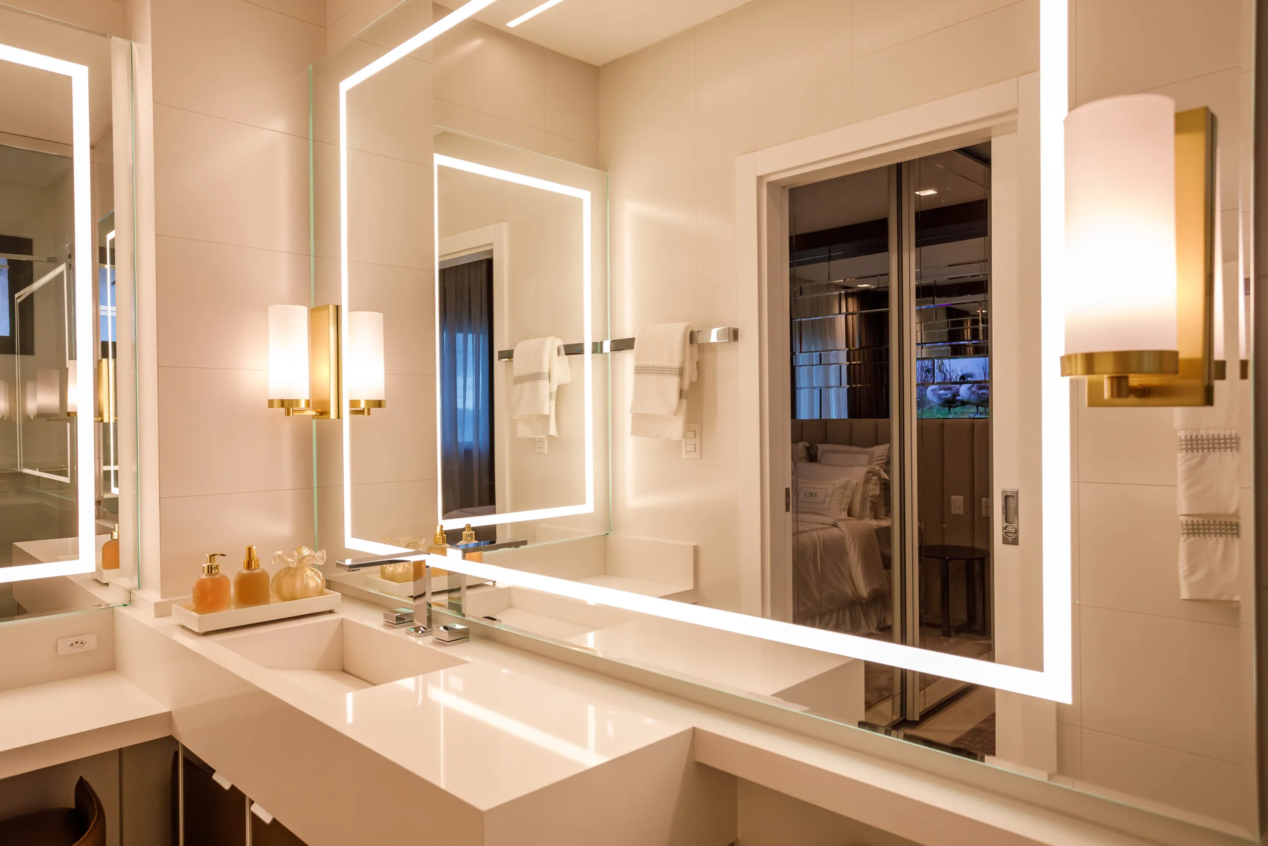 CNA Cartier Residence: Ultra-Luxury Oceanfront Apartment in Meia Praia