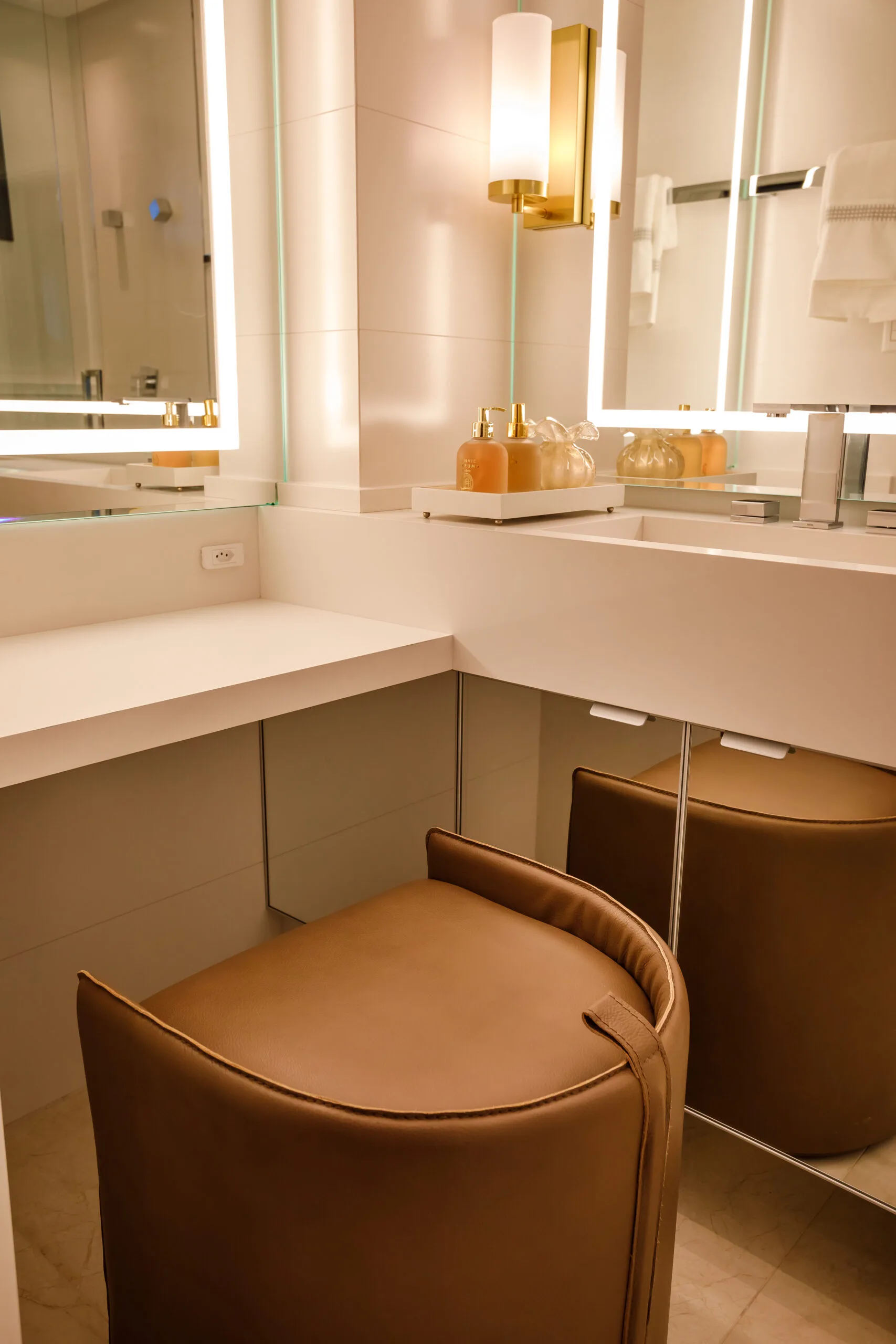 CNA Cartier Residence: Ultra-Luxury Oceanfront Apartment in Meia Praia