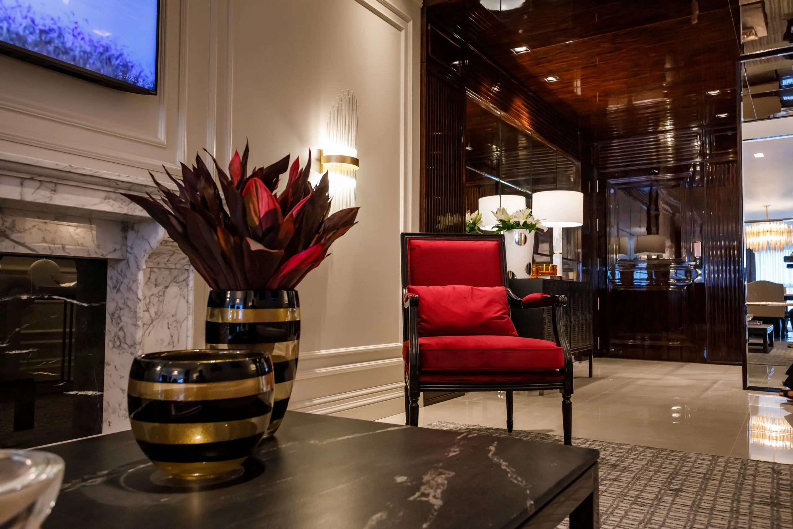 CNA Cartier Residence: Ultra-Luxury Oceanfront Apartment in Meia Praia