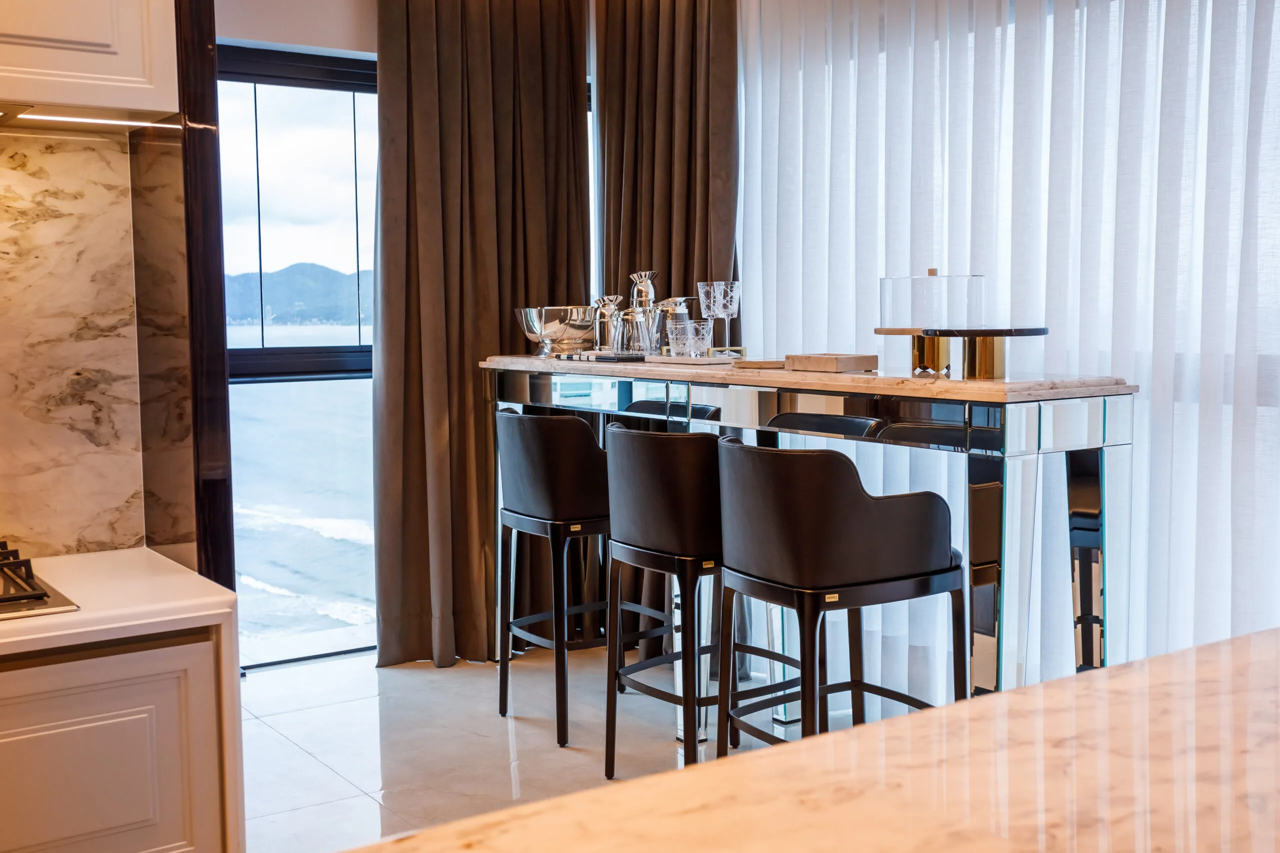 CNA Cartier Residence: Ultra-Luxury Oceanfront Apartment in Meia Praia