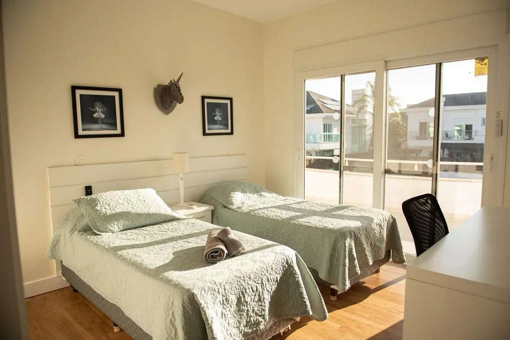 Jurerê Internacional: Ultra-Luxury Villa with Private Pool in Florianópolis