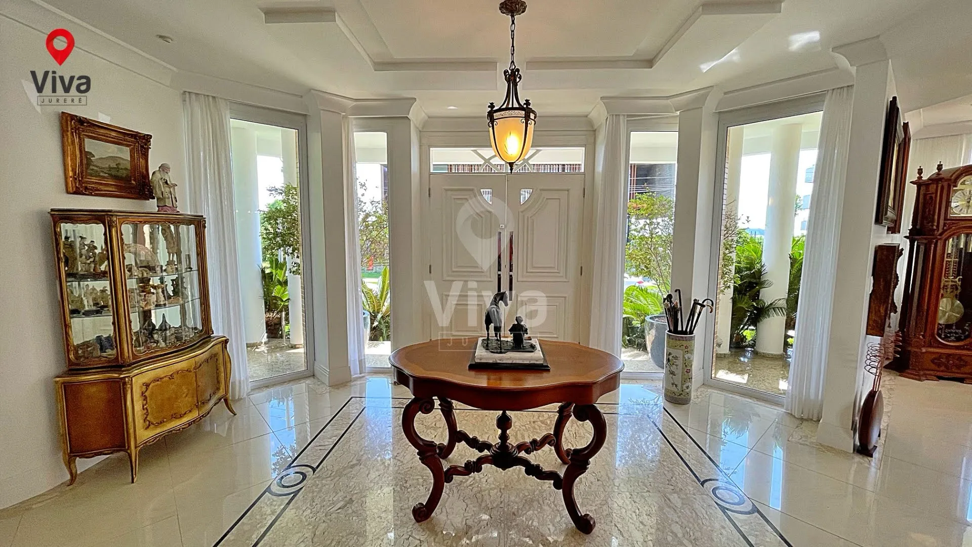 Jurerê Internacional: Ultra-Luxury Beachside House in Florianópolis