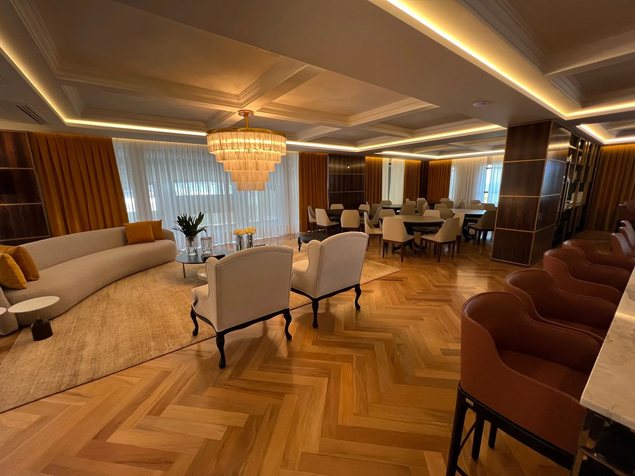 CNA Cartier Residence: Ultra-Luxury Oceanfront Apartment in Meia Praia