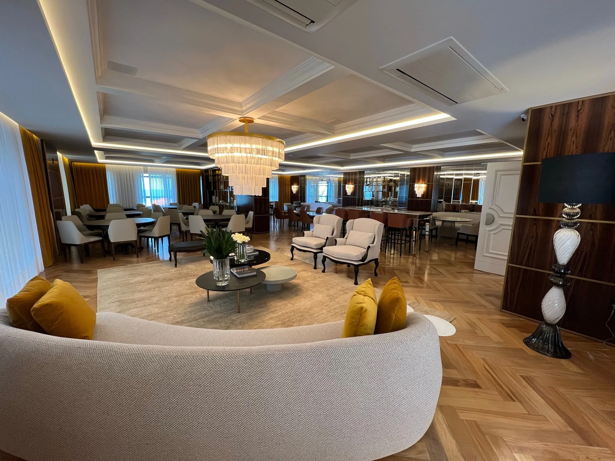 CNA Cartier Residence: Ultra-Luxury Oceanfront Apartment in Meia Praia