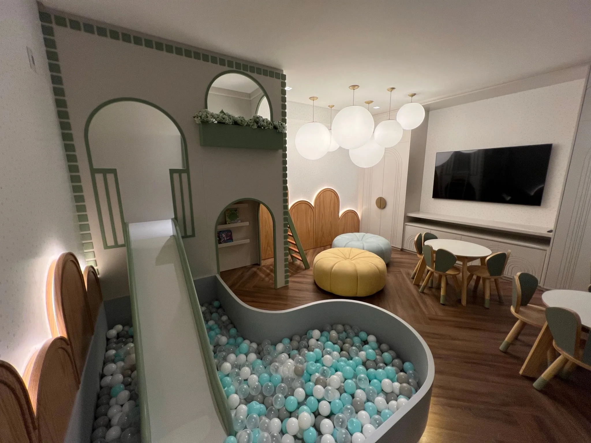 CNA Cartier Residence: Ultra-Luxury Oceanfront Apartment in Meia Praia