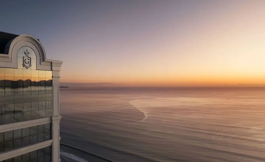 Francisco I Residencial: Ultra-Luxury Apartment with Private Floor in Meia Praia
