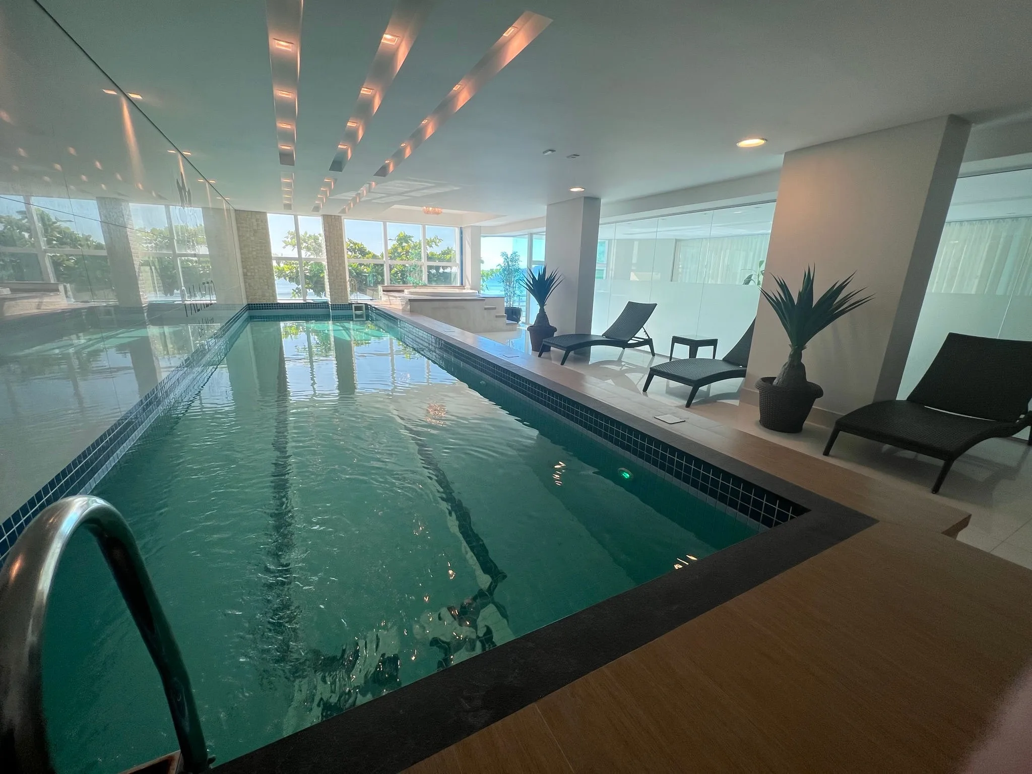 Palazzo Del Mare: Luxury Oceanfront Residence in Meia Praia