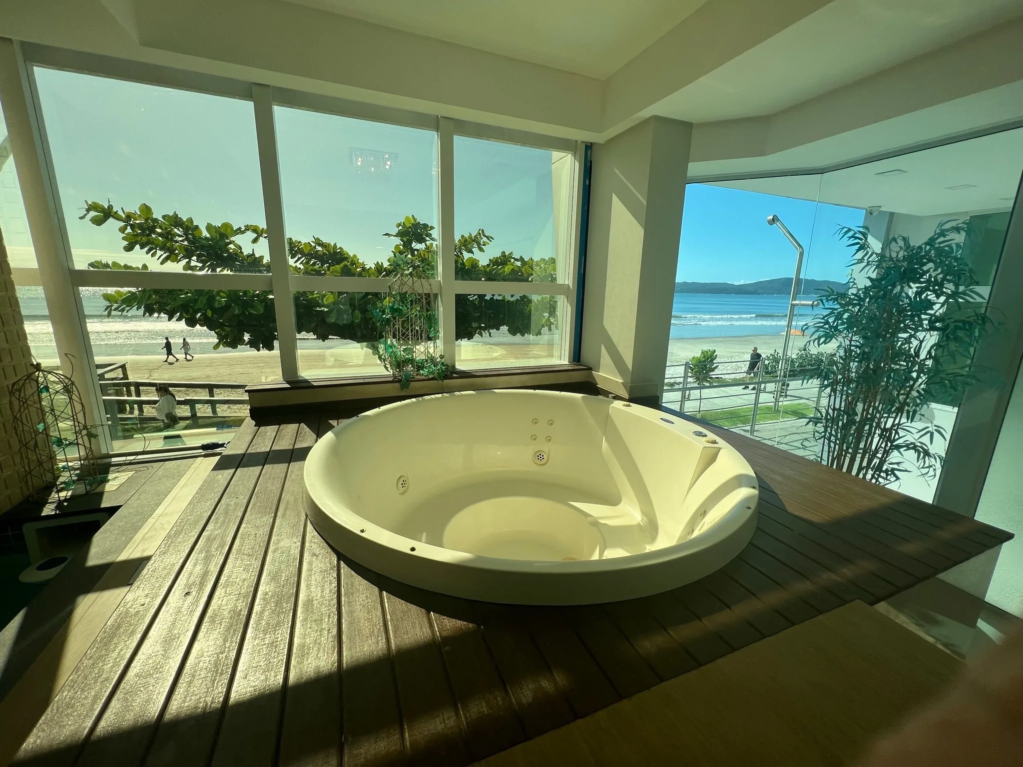 Palazzo Del Mare: Luxury Oceanfront Residence in Meia Praia