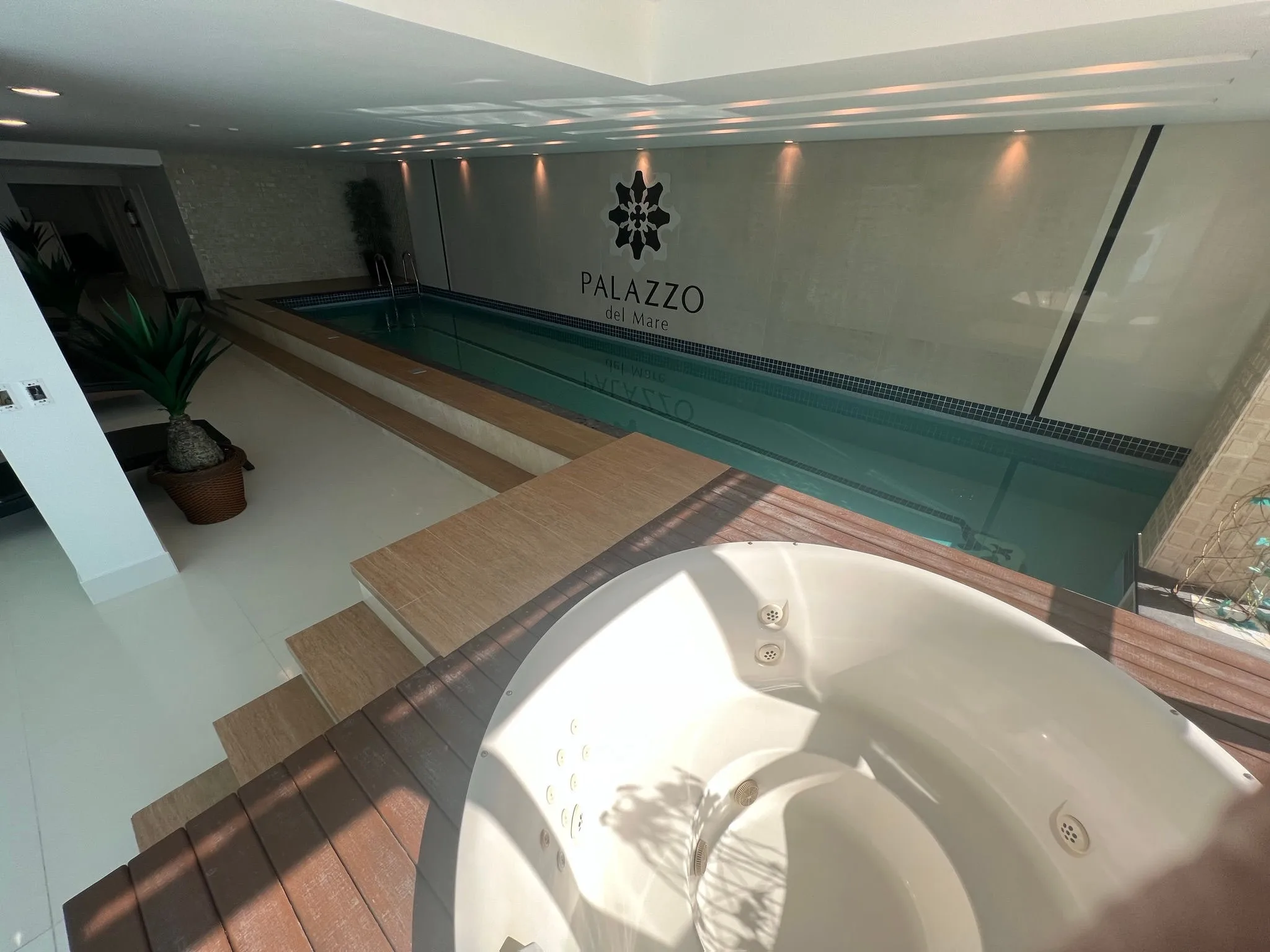 Palazzo Del Mare: Luxury Oceanfront Residence in Meia Praia