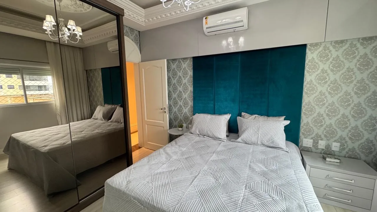 Ville de France: Luxury Oceanfront Apartment in Meia Praia
