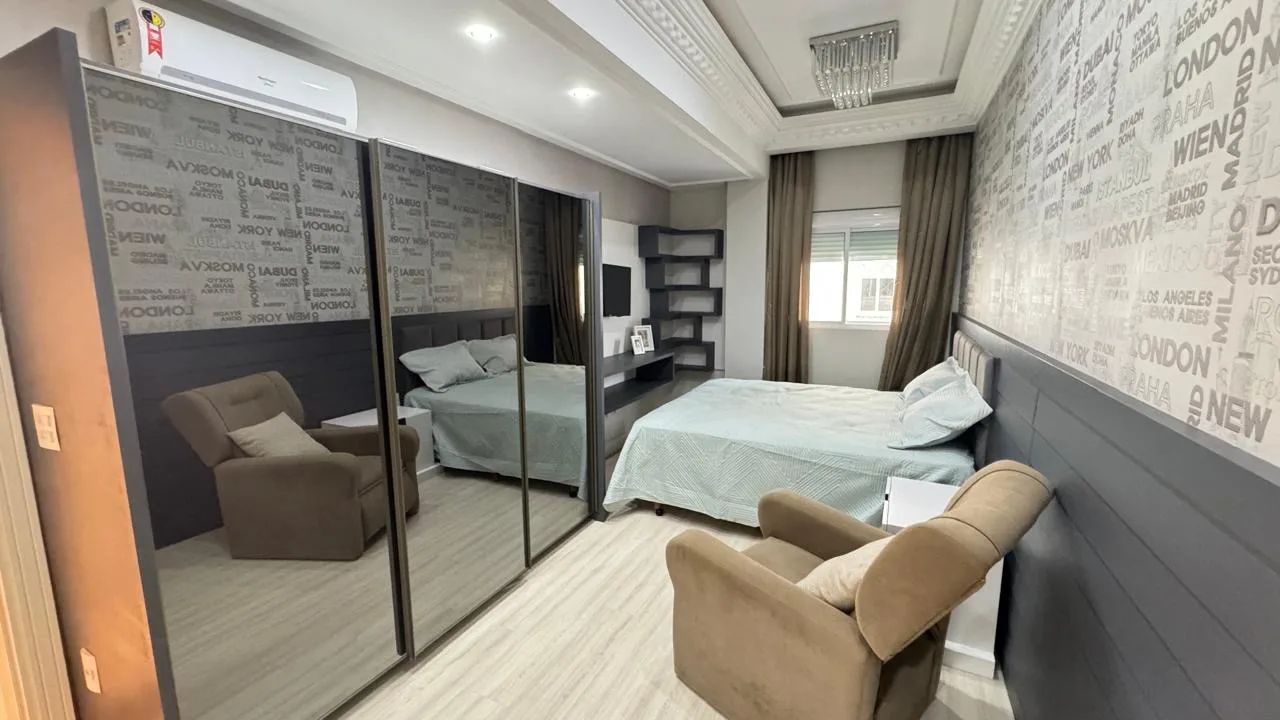 Ville de France: Luxury Oceanfront Apartment in Meia Praia