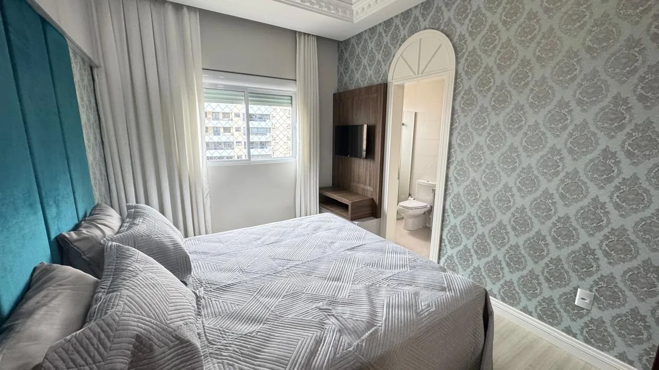 Ville de France: Luxury Oceanfront Apartment in Meia Praia