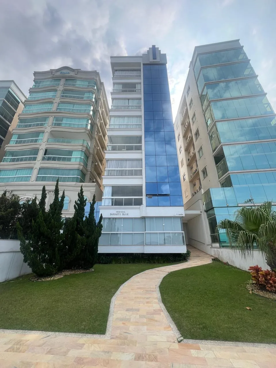 Infinity Blue: Luxury Oceanfront Apartment in Centro