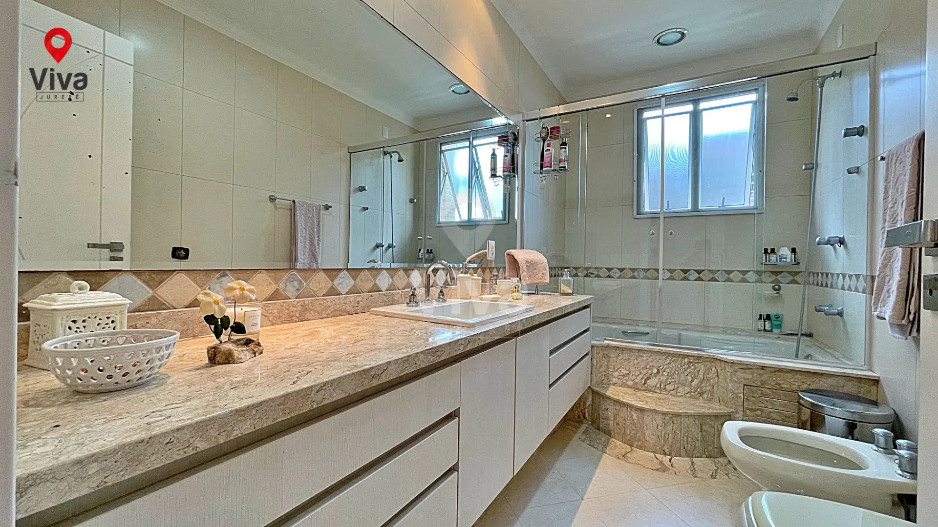 Jurerê Internacional: Ultra-Luxury Beachside House in Florianópolis