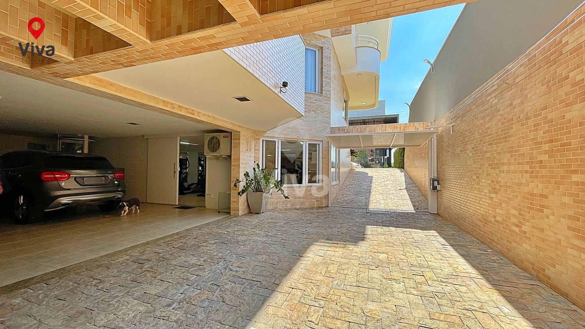 Jurerê Internacional: Ultra-Luxury Beachside House in Florianópolis