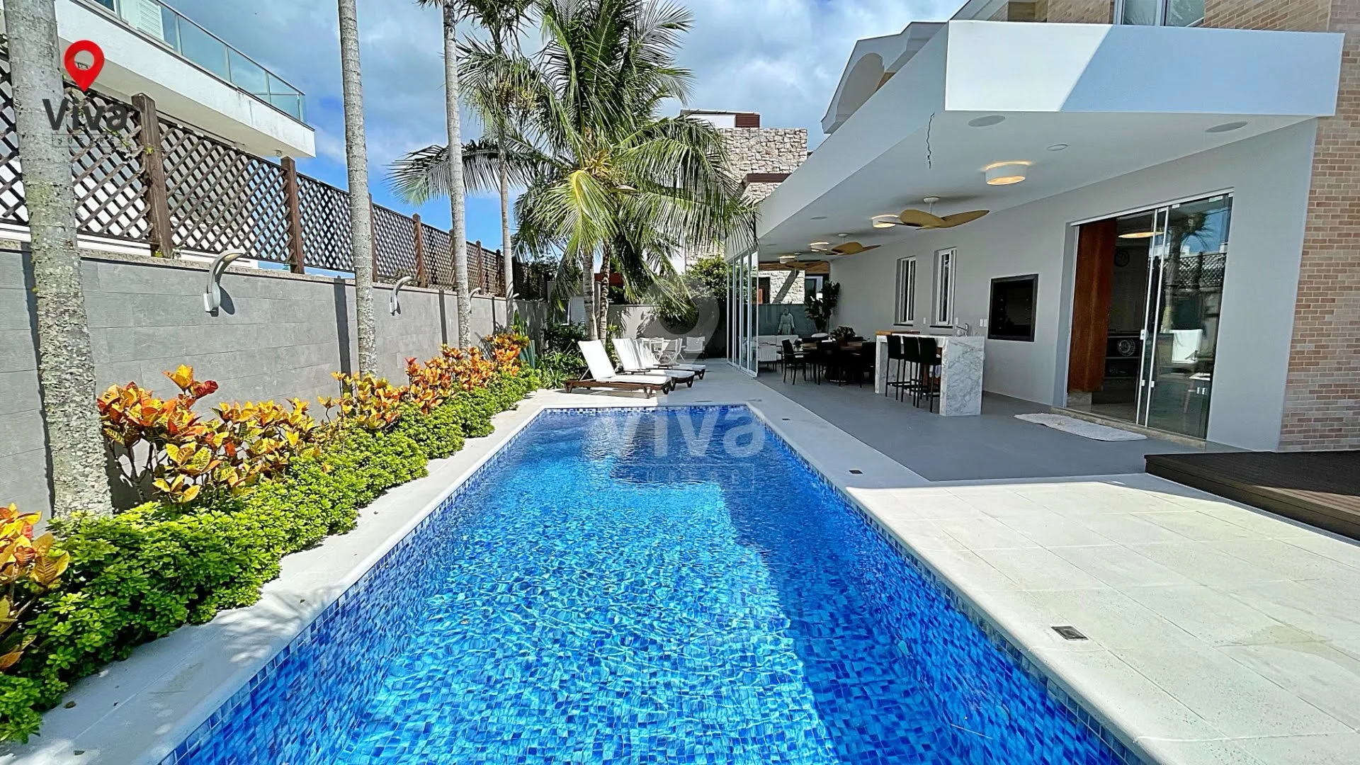 Jurerê Internacional: Ultra-Luxury Beachside House in Florianópolis