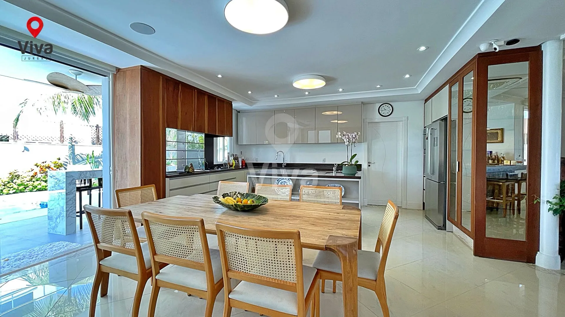 Jurerê Internacional: Ultra-Luxury Beachside House in Florianópolis