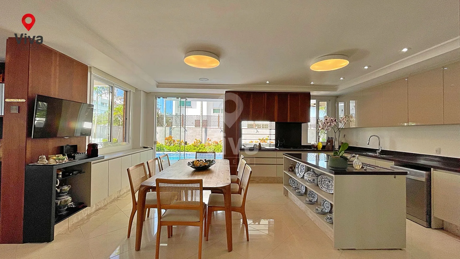 Jurerê Internacional: Ultra-Luxury Beachside House in Florianópolis