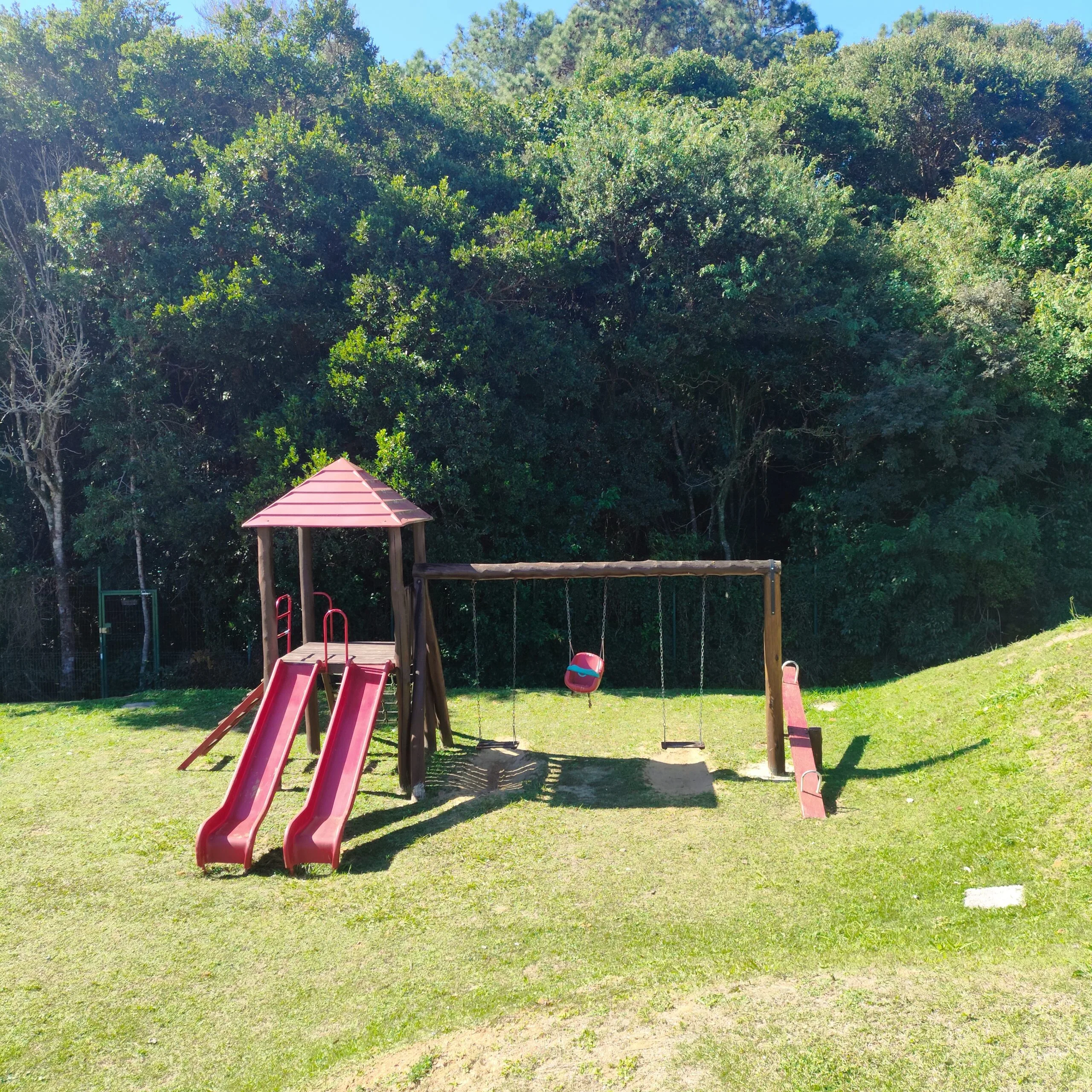 Brutalist-Style Smart Home with Private Garden in Rio Vermelho