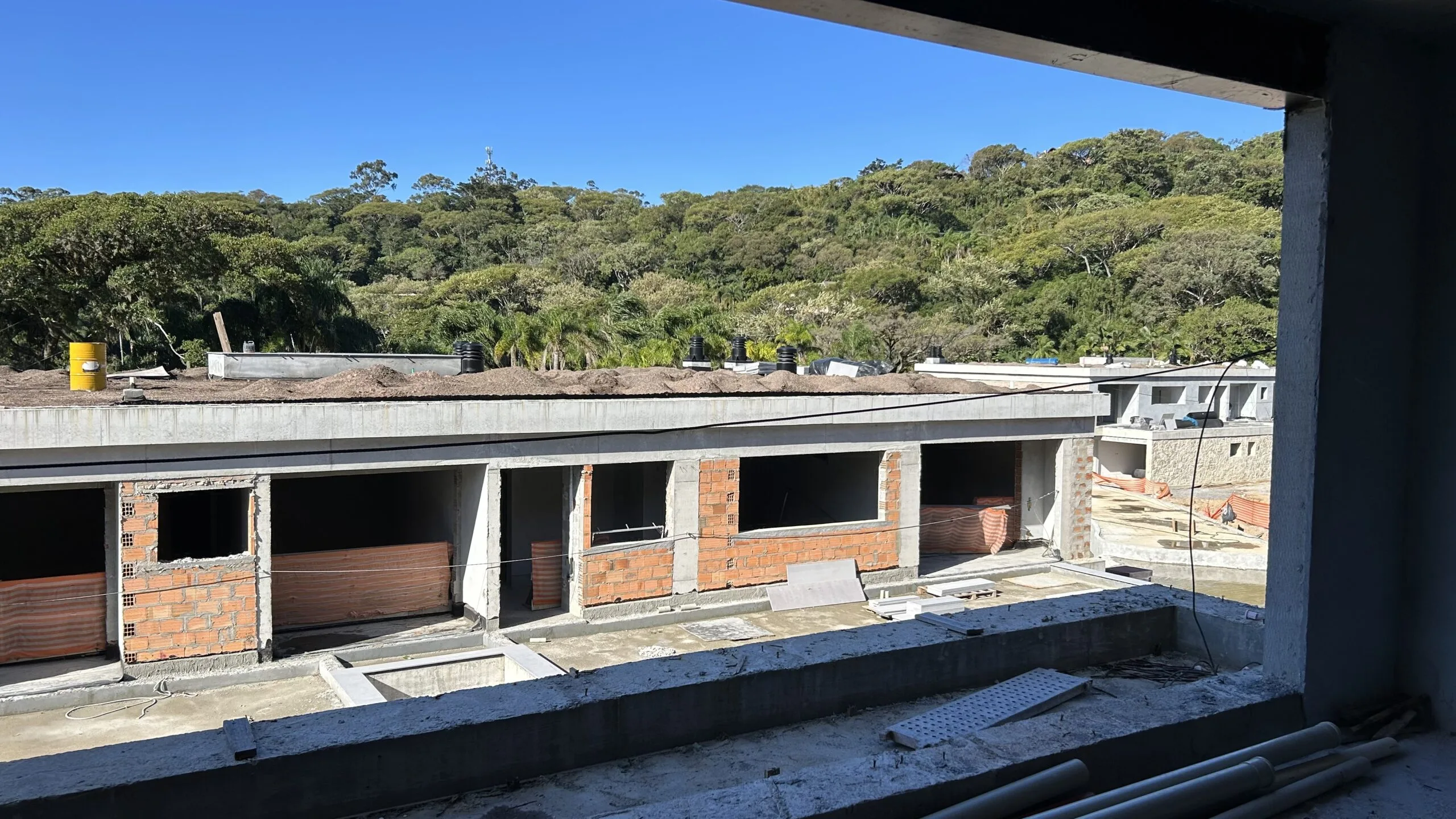 Moradas do Canto: Ultra-Luxury Suspended Mansion with Lagoon Views in Canto da Lagoa