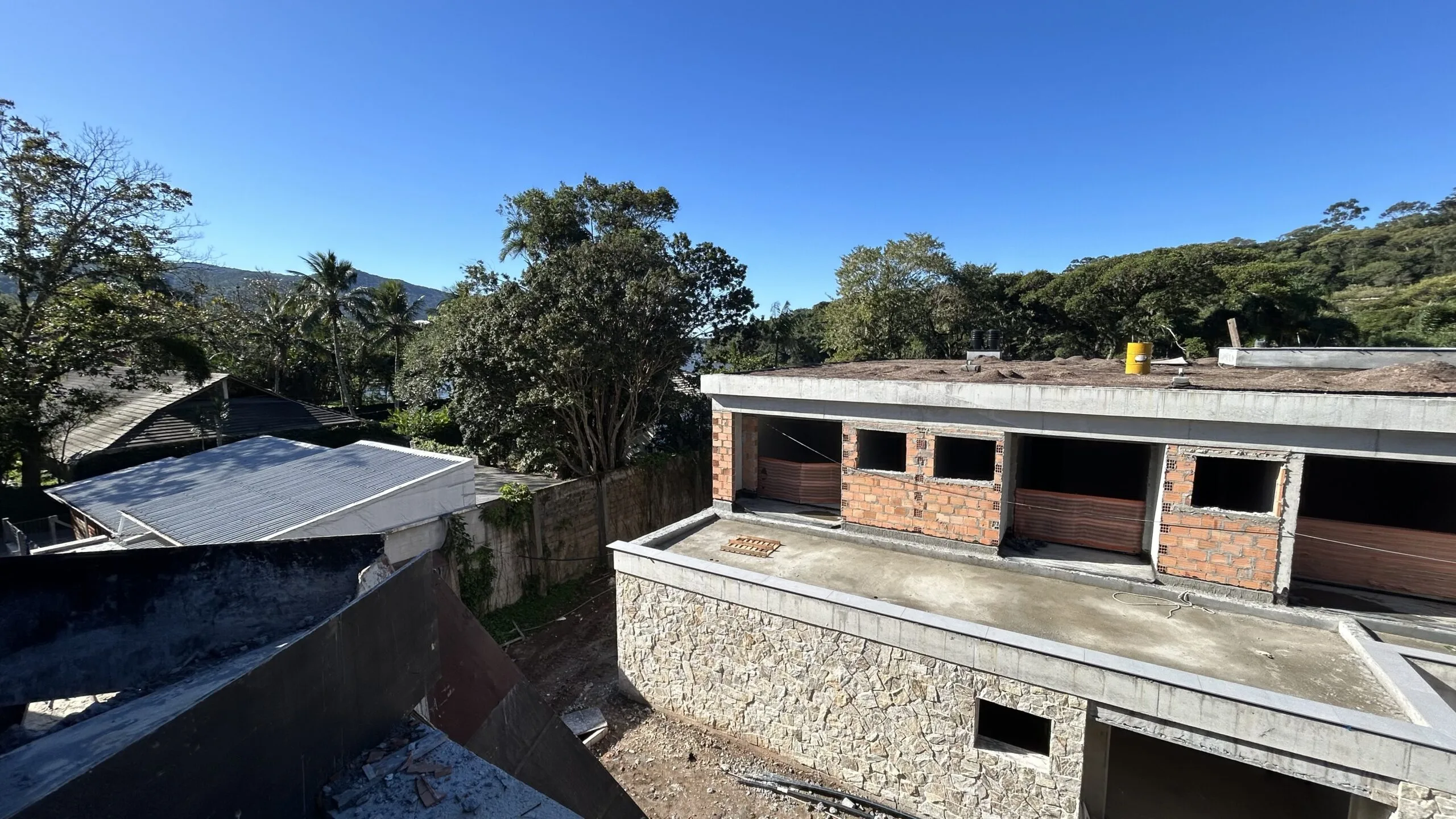Moradas do Canto: Ultra-Luxury Suspended Mansion with Lagoon Views in Canto da Lagoa