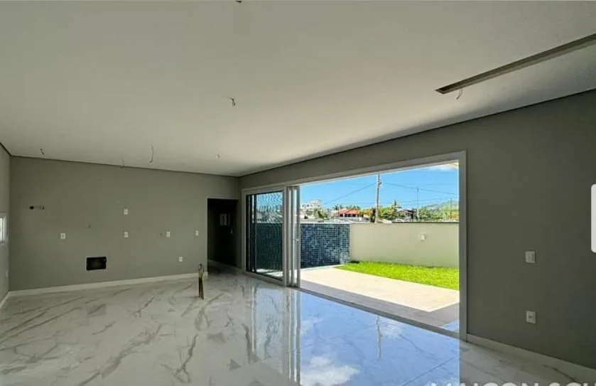 Contemporary Luxury House with Private Pool in Ingleses