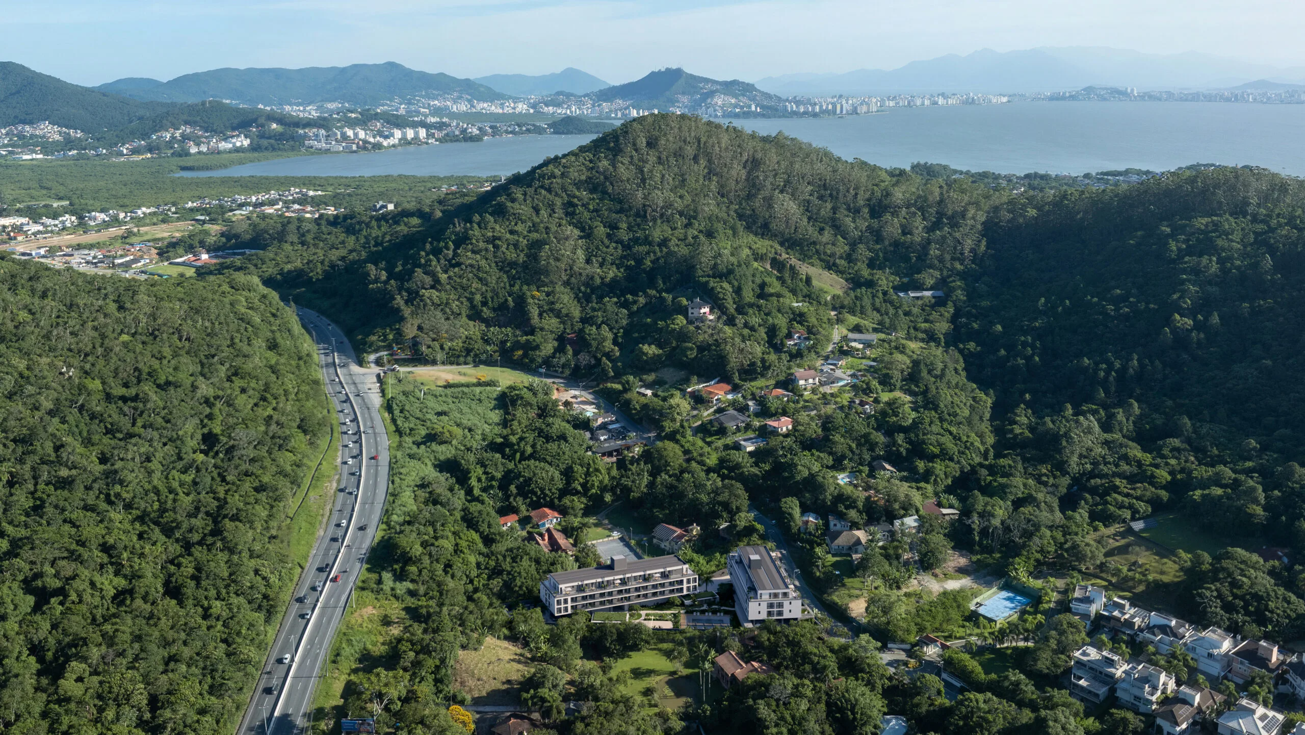 Allameda Santo Antônio: Contemporary Studios Florianópolis