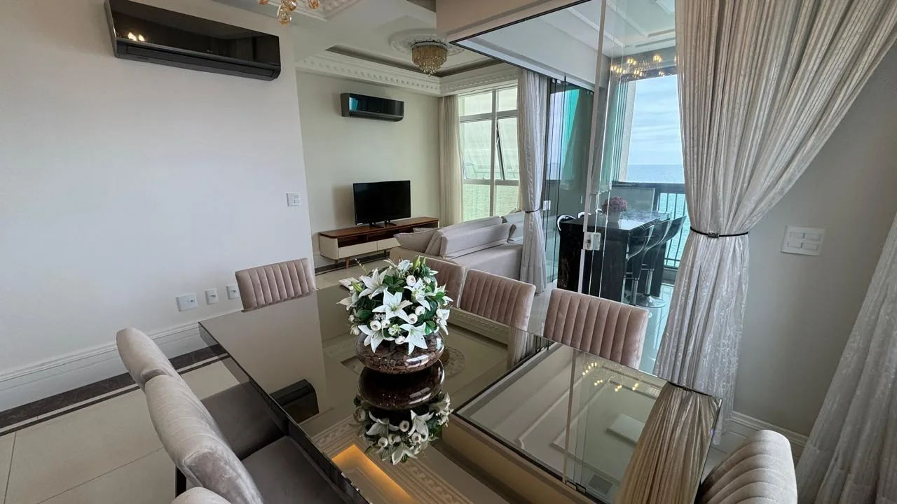 Ville de France: Luxury Oceanfront Apartment in Itapema