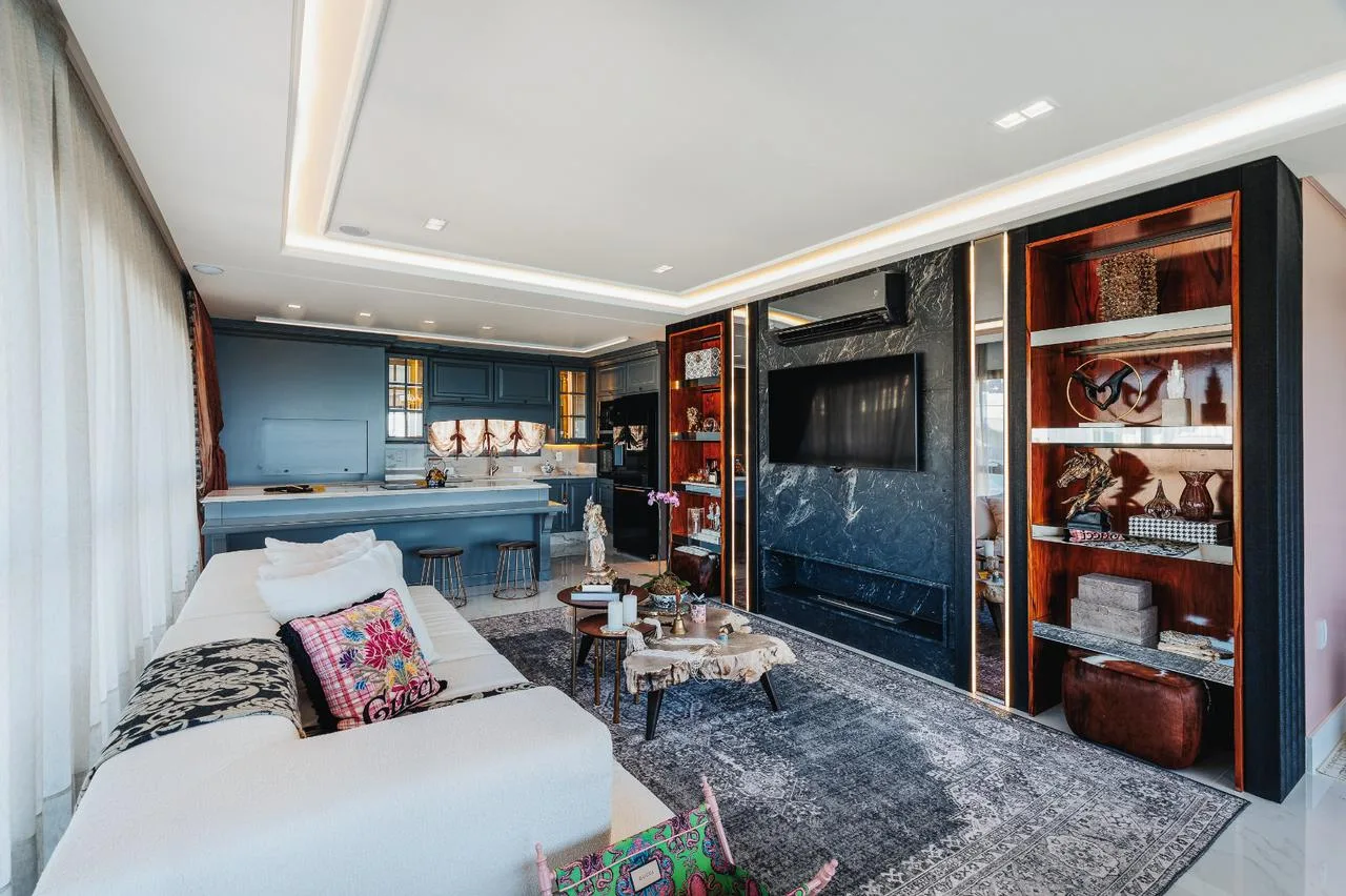 Francisco I Residencial: Ultra-Luxury House with Private Floor in Itapema