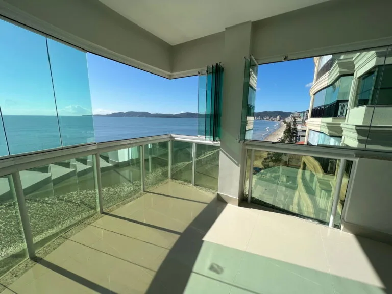 Palazzo Del Mare: Luxury Oceanfront Residence in Meia Praia — Meia Praia, Itapema