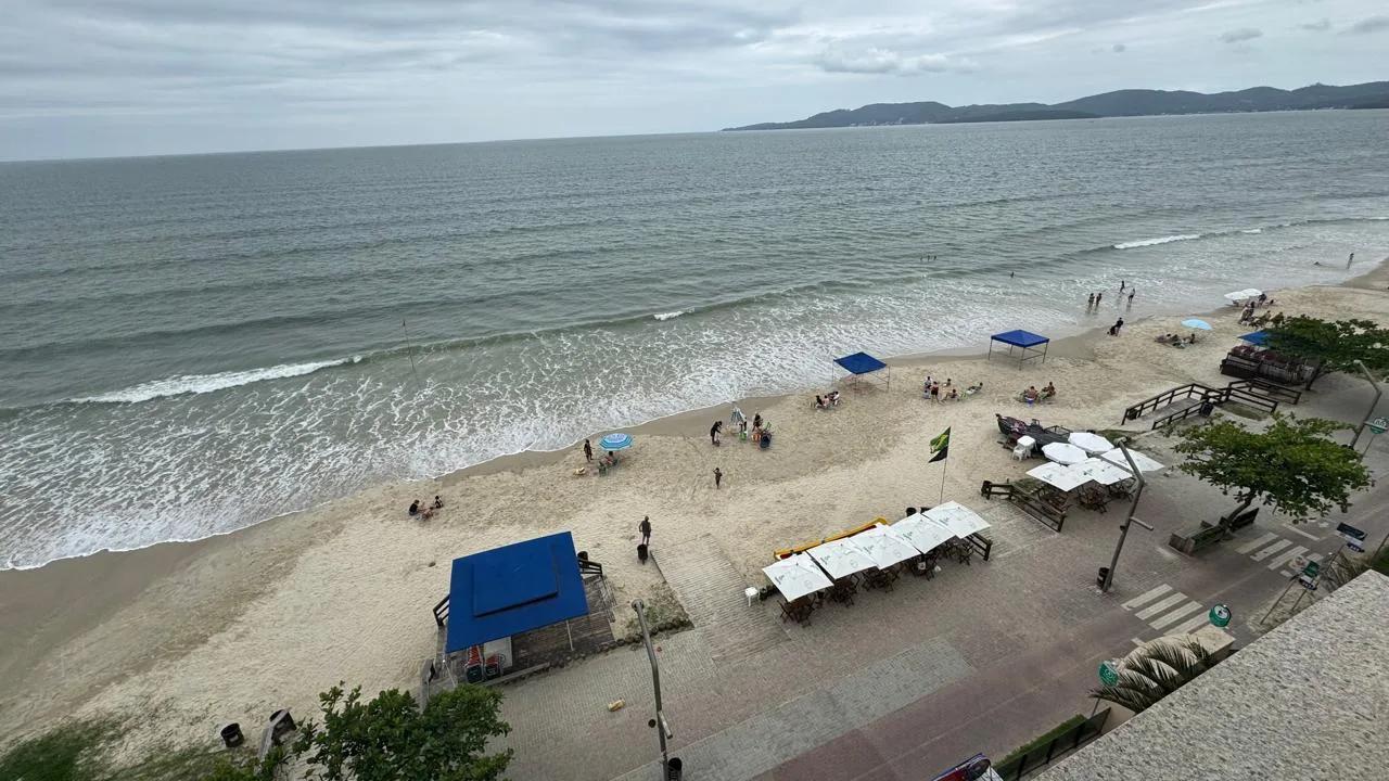 Ville de France: Luxury Oceanfront Apartment in Itapema