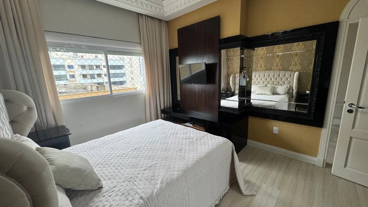 Ville de France: Luxury Oceanfront Apartment in Itapema