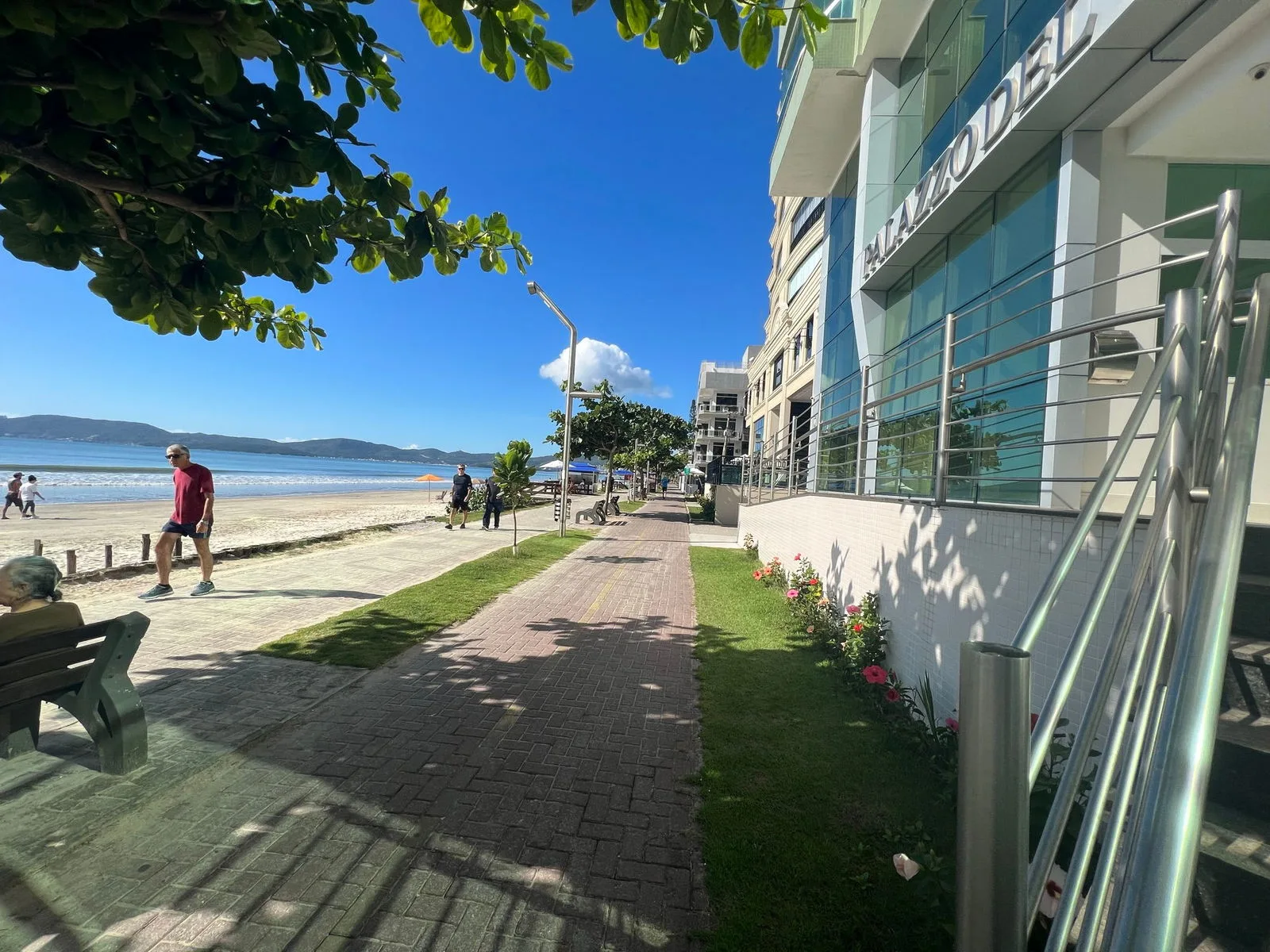 Palazzo Del Mare: Luxury Oceanfront Residence in Itapema