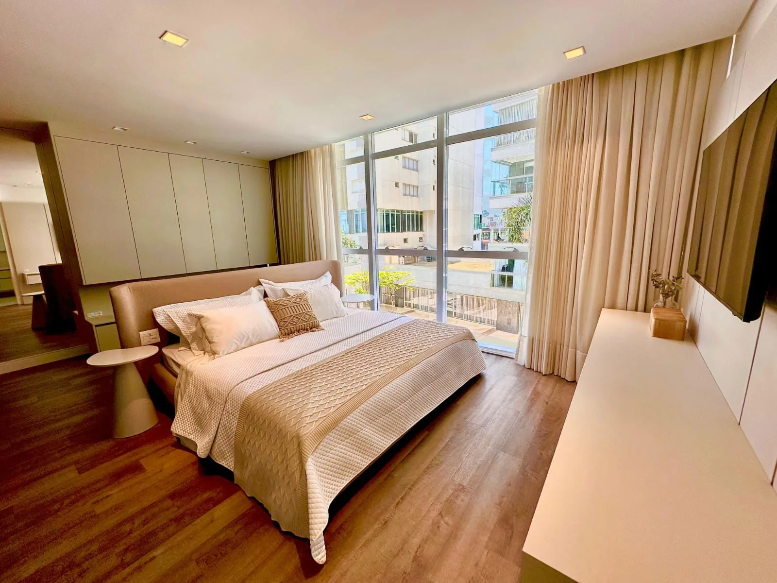 Le Blanc Residence: Luxury Villa with Infinity Pool in Praia Brava