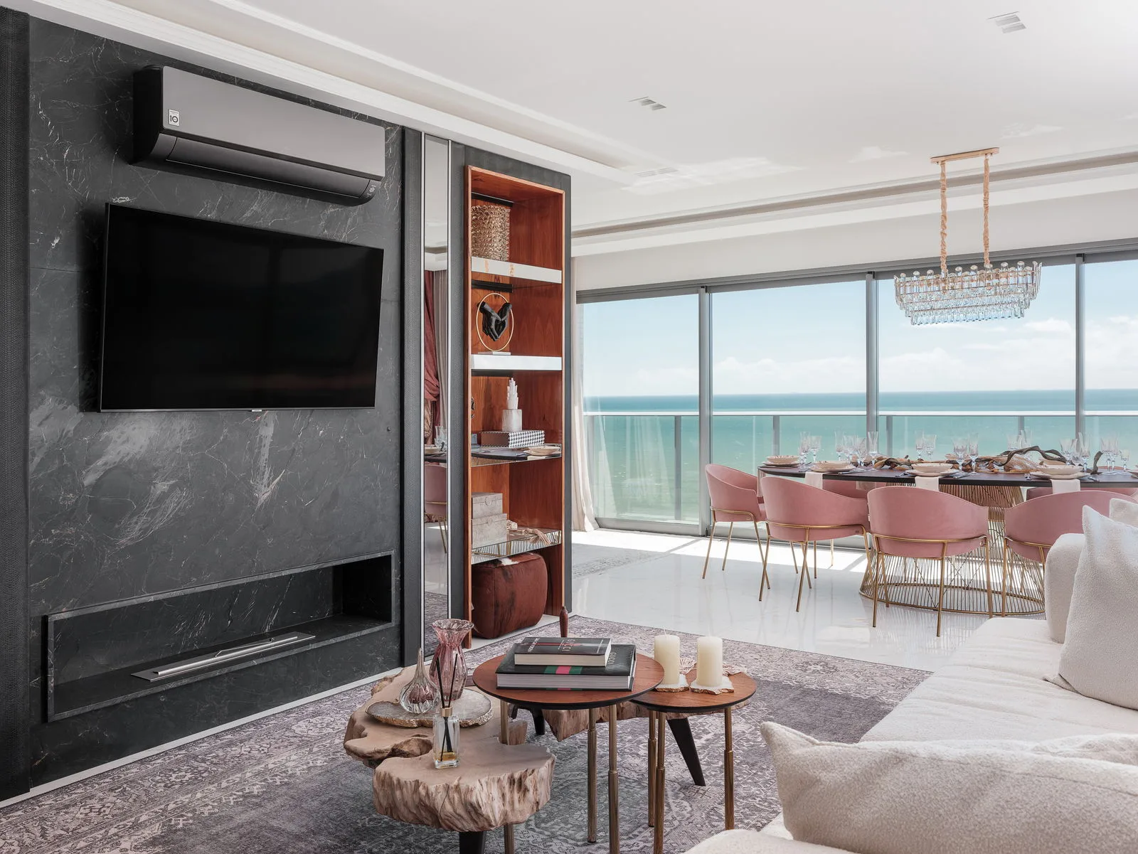 Francisco I Residencial: Ultra-Luxury House with Private Floor in Itapema